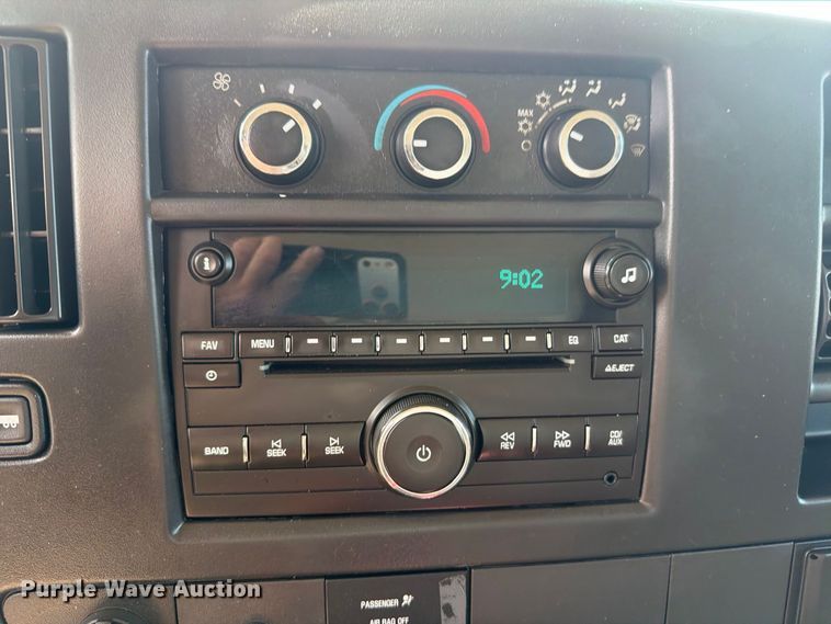 image for item FB5193 2016 Chevrolet Express 4500 box truck