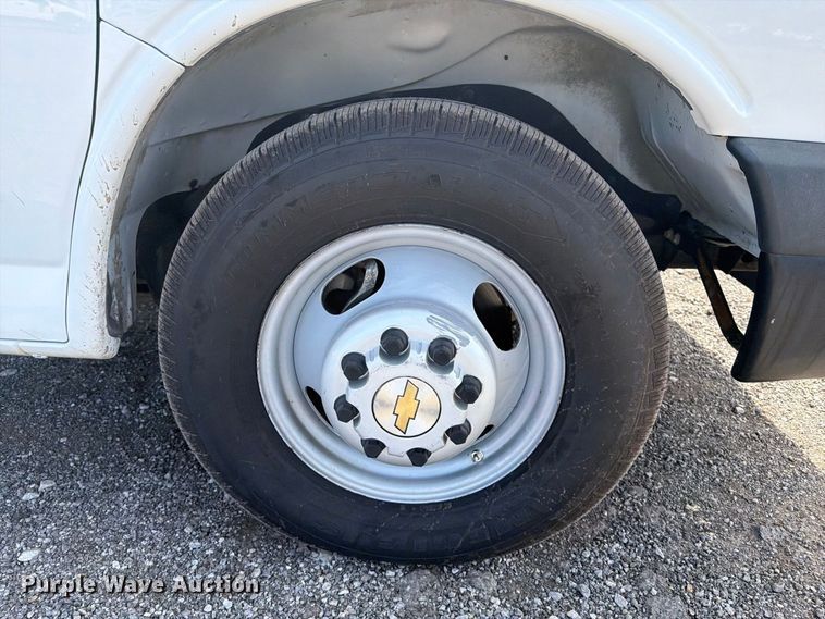 image for item FB5193 2016 Chevrolet Express 4500 box truck