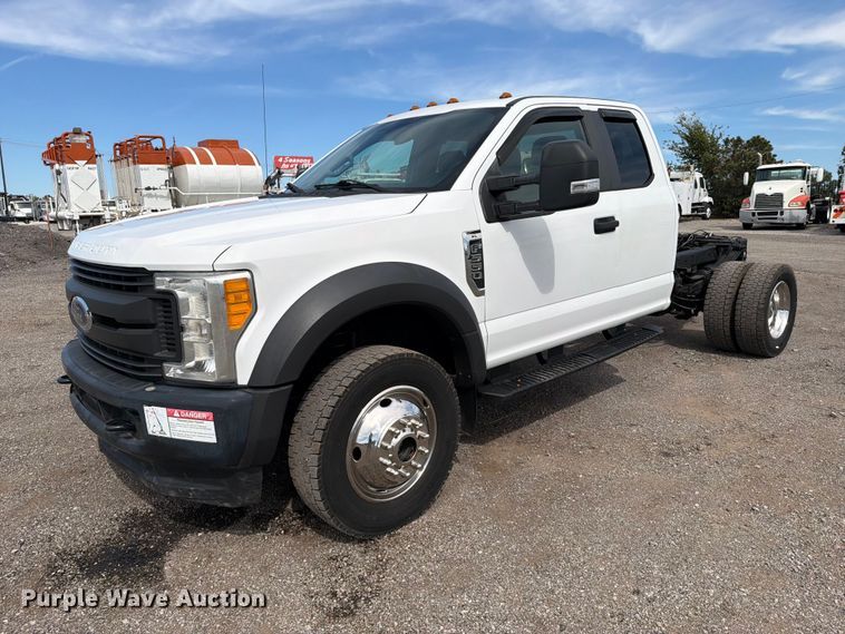 2017 Ford F550 Super Duty Ext. Cab truck cab and chassis