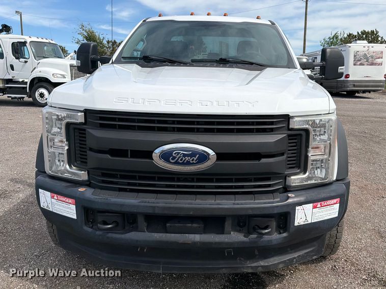 image for item FB5194 2017 Ford F550 Super Duty Ext. Cab truck cab and chassis