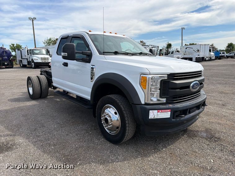 image for item FB5194 2017 Ford F550 Super Duty Ext. Cab truck cab and chassis
