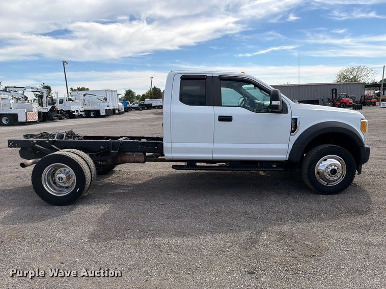image for item FB5194 2017 Ford F550 Super Duty Ext. Cab truck cab and chassis