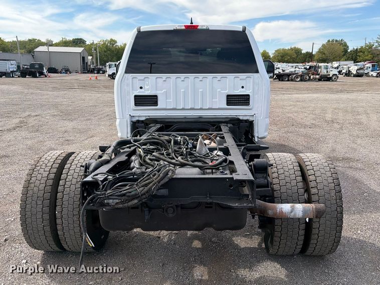 image for item FB5194 2017 Ford F550 Super Duty Ext. Cab truck cab and chassis