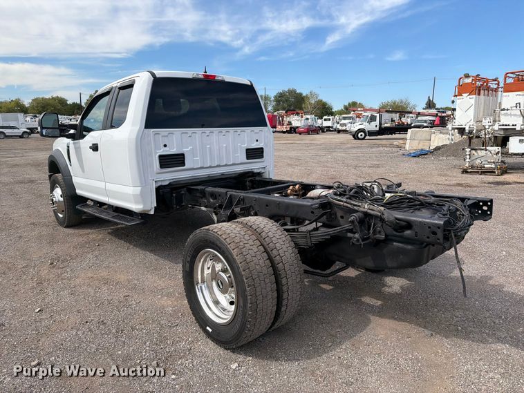 image for item FB5194 2017 Ford F550 Super Duty Ext. Cab truck cab and chassis
