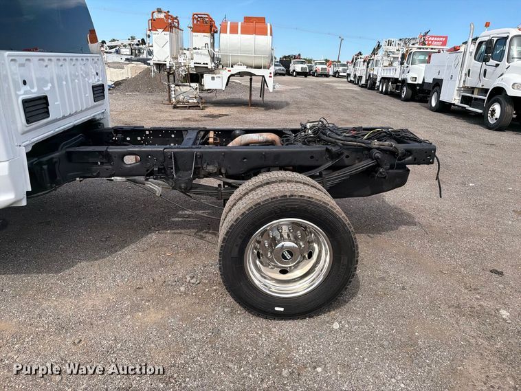 image for item FB5194 2017 Ford F550 Super Duty Ext. Cab truck cab and chassis