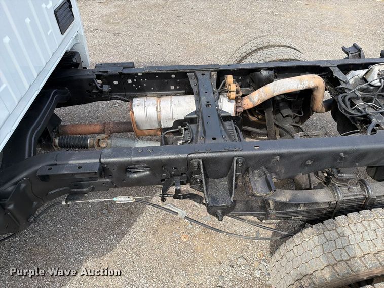 image for item FB5194 2017 Ford F550 Super Duty Ext. Cab truck cab and chassis
