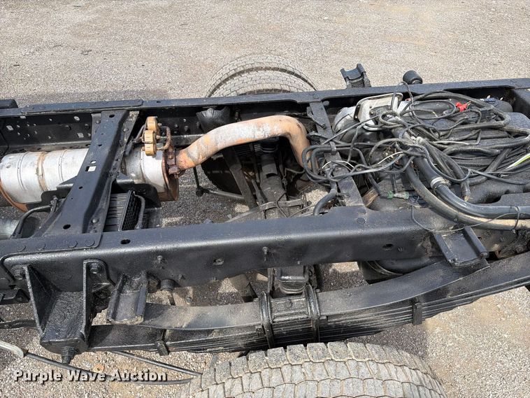 image for item FB5194 2017 Ford F550 Super Duty Ext. Cab truck cab and chassis
