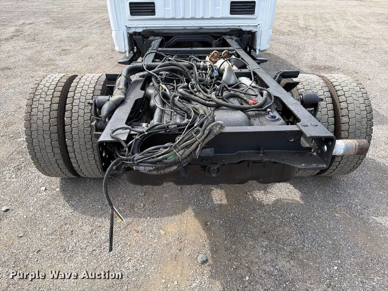 image for item FB5194 2017 Ford F550 Super Duty Ext. Cab truck cab and chassis