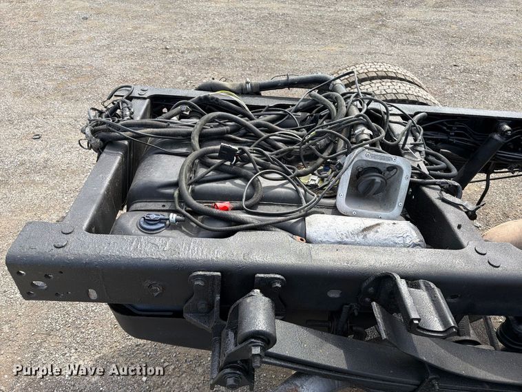 image for item FB5194 2017 Ford F550 Super Duty Ext. Cab truck cab and chassis