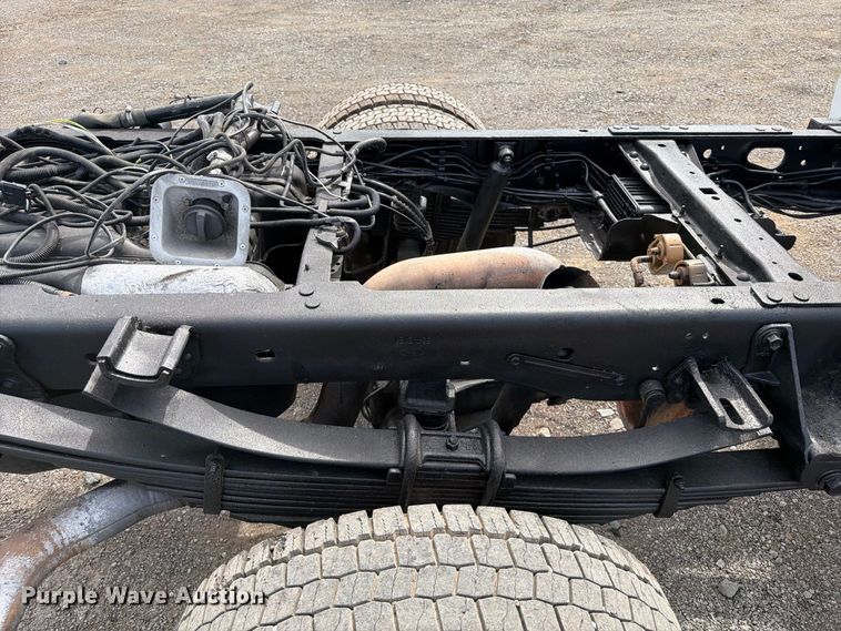 image for item FB5194 2017 Ford F550 Super Duty Ext. Cab truck cab and chassis