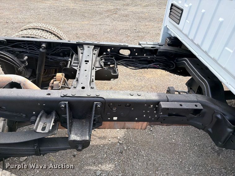 image for item FB5194 2017 Ford F550 Super Duty Ext. Cab truck cab and chassis