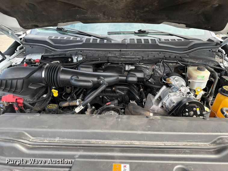 image for item FB5194 2017 Ford F550 Super Duty Ext. Cab truck cab and chassis