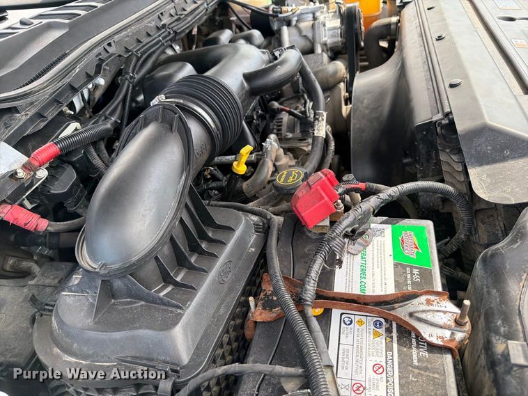 image for item FB5194 2017 Ford F550 Super Duty Ext. Cab truck cab and chassis