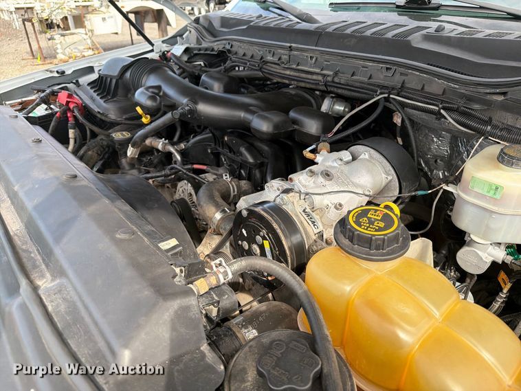 image for item FB5194 2017 Ford F550 Super Duty Ext. Cab truck cab and chassis