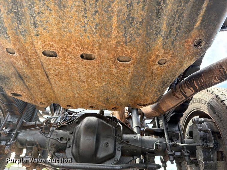 image for item FB5194 2017 Ford F550 Super Duty Ext. Cab truck cab and chassis