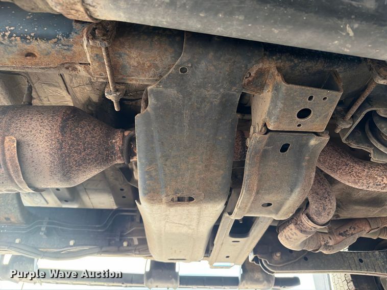 image for item FB5194 2017 Ford F550 Super Duty Ext. Cab truck cab and chassis
