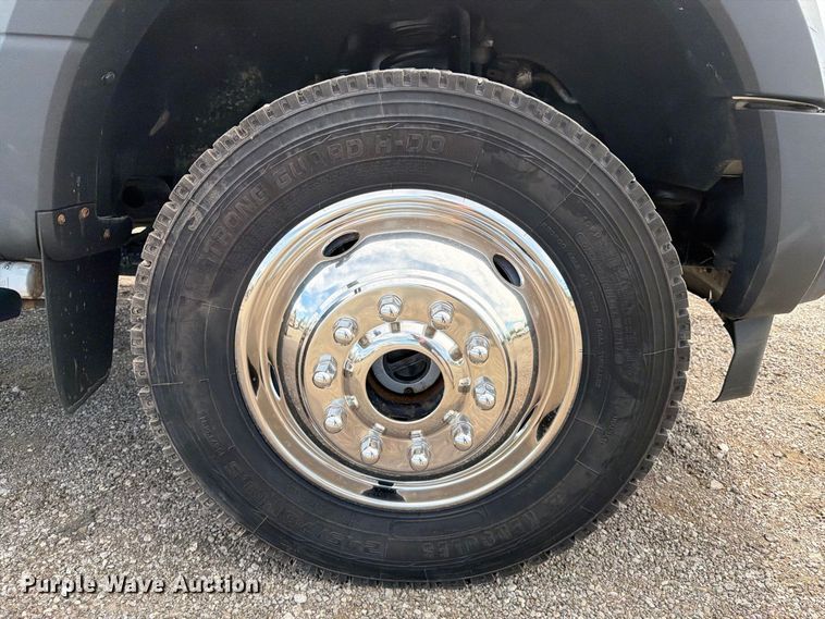 image for item FB5194 2017 Ford F550 Super Duty Ext. Cab truck cab and chassis