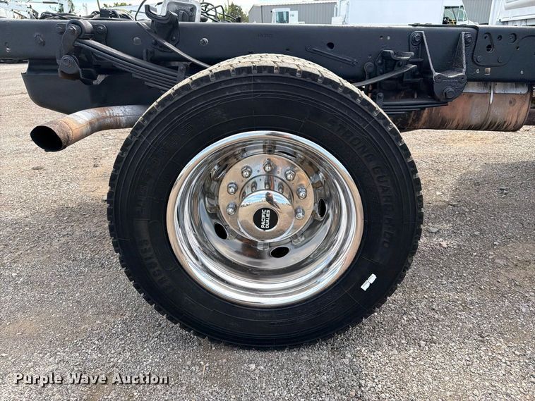 image for item FB5194 2017 Ford F550 Super Duty Ext. Cab truck cab and chassis