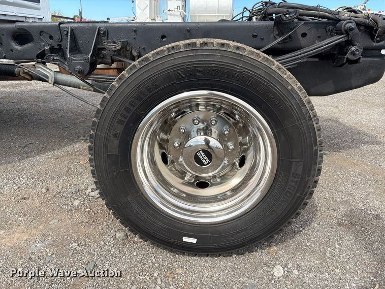 image for item FB5194 2017 Ford F550 Super Duty Ext. Cab truck cab and chassis
