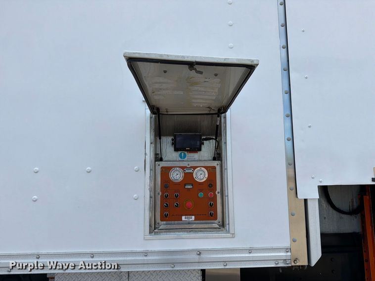 image for item FB5195 2013 Freightliner Business Class M2 paper shredder truck