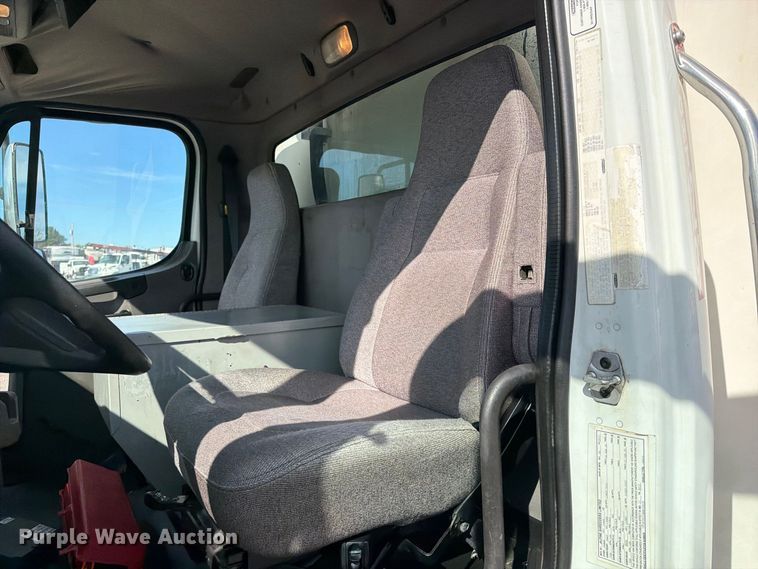 image for item FB5195 2013 Freightliner Business Class M2 paper shredder truck