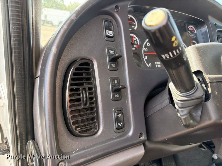 image for item FB5195 2013 Freightliner Business Class M2 paper shredder truck