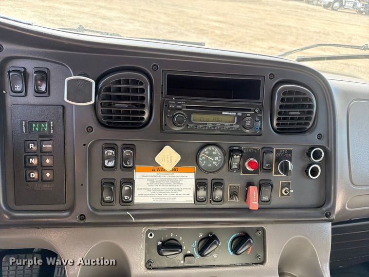 image for item FB5195 2013 Freightliner Business Class M2 paper shredder truck