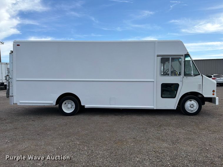 image for item FB5196 2011 Freightliner MT45 delivery van