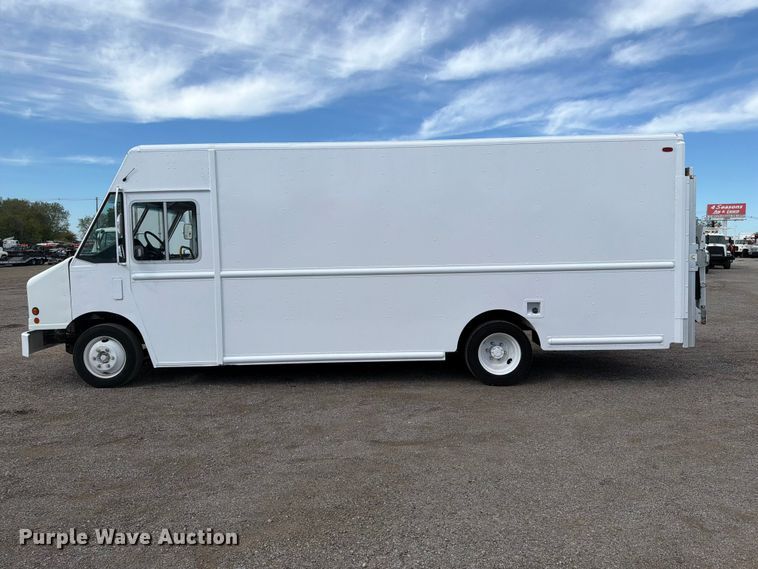 image for item FB5196 2011 Freightliner MT45 delivery van