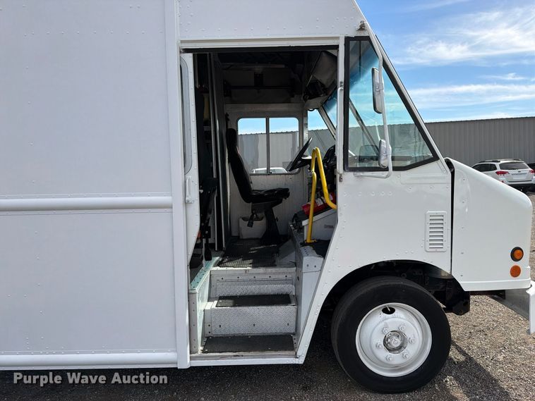 image for item FB5196 2011 Freightliner MT45 delivery van