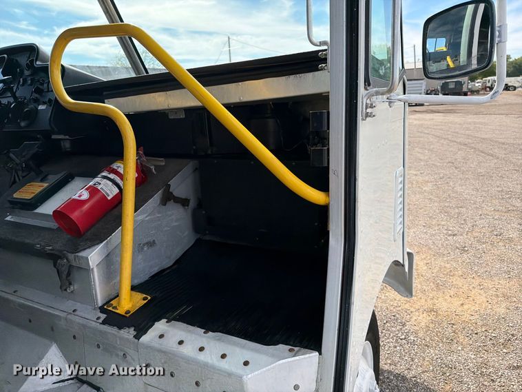 image for item FB5196 2011 Freightliner MT45 delivery van
