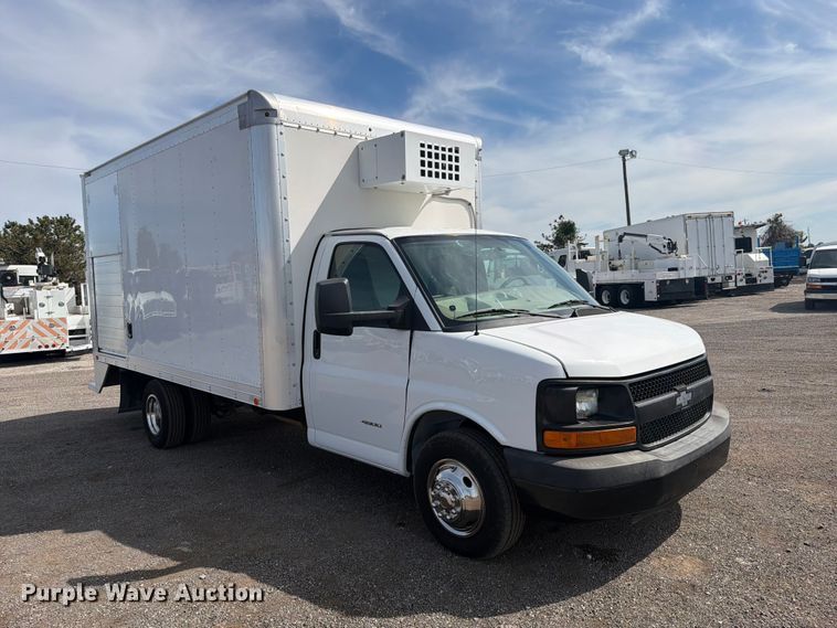 image for item FB5205 2016 Chevrolet Express 4500 box truck