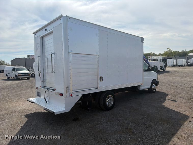 image for item FB5205 2016 Chevrolet Express 4500 box truck