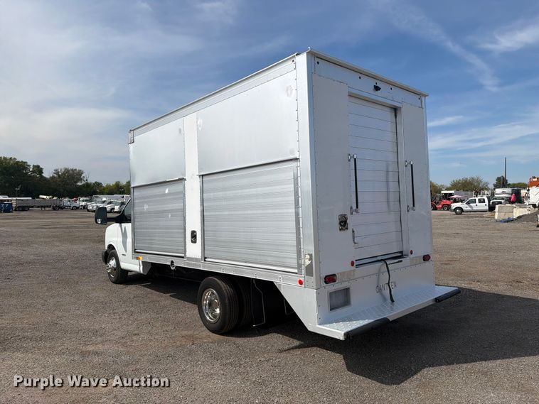 image for item FB5205 2016 Chevrolet Express 4500 box truck