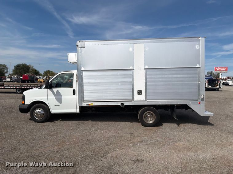 image for item FB5205 2016 Chevrolet Express 4500 box truck