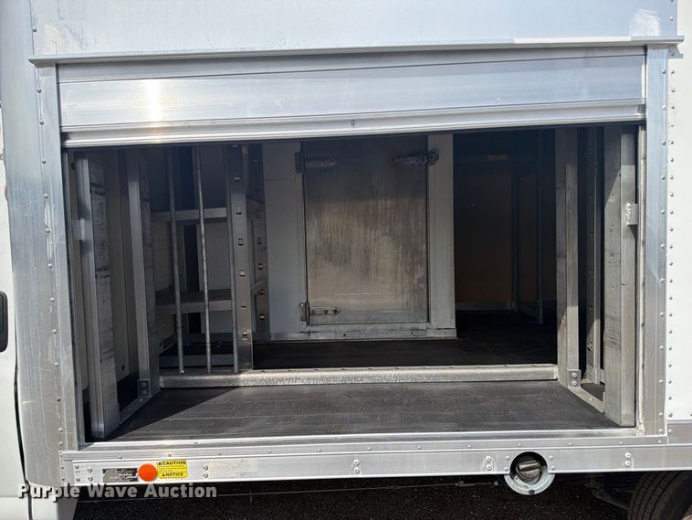image for item FB5205 2016 Chevrolet Express 4500 box truck