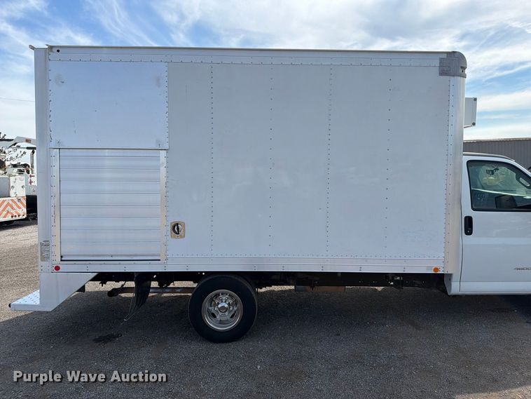 image for item FB5205 2016 Chevrolet Express 4500 box truck