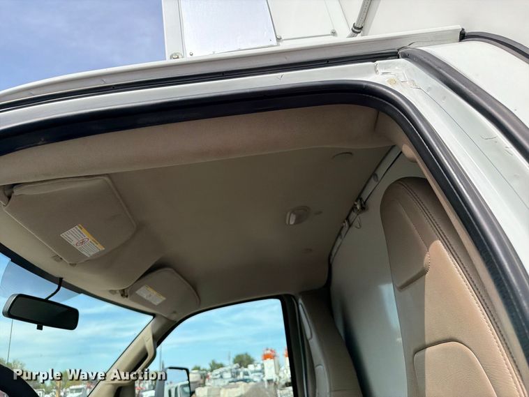 image for item FB5205 2016 Chevrolet Express 4500 box truck