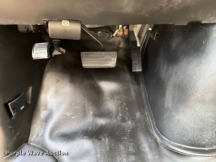 image for item FB5205 2016 Chevrolet Express 4500 box truck