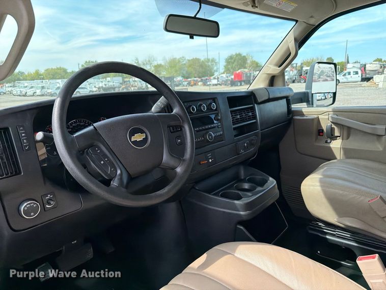 image for item FB5205 2016 Chevrolet Express 4500 box truck