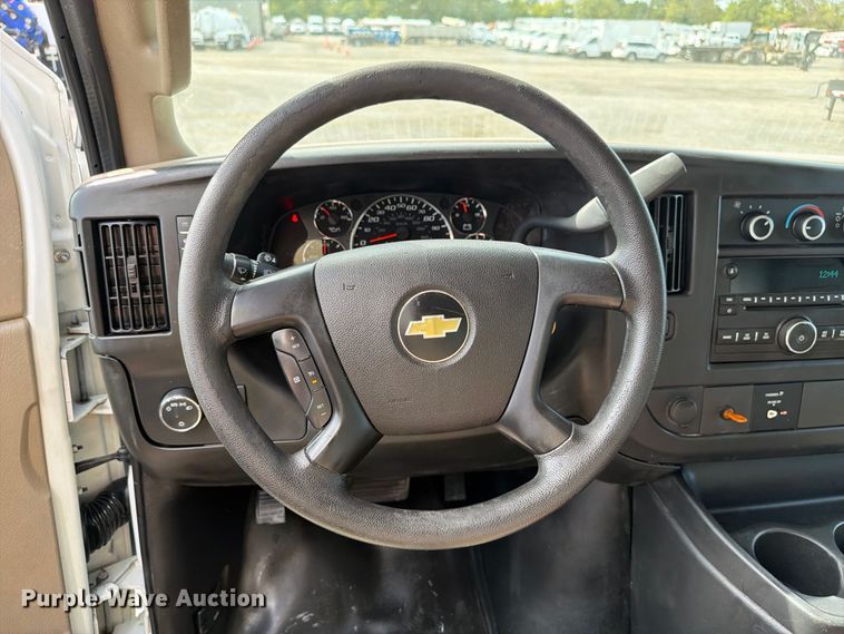 image for item FB5205 2016 Chevrolet Express 4500 box truck