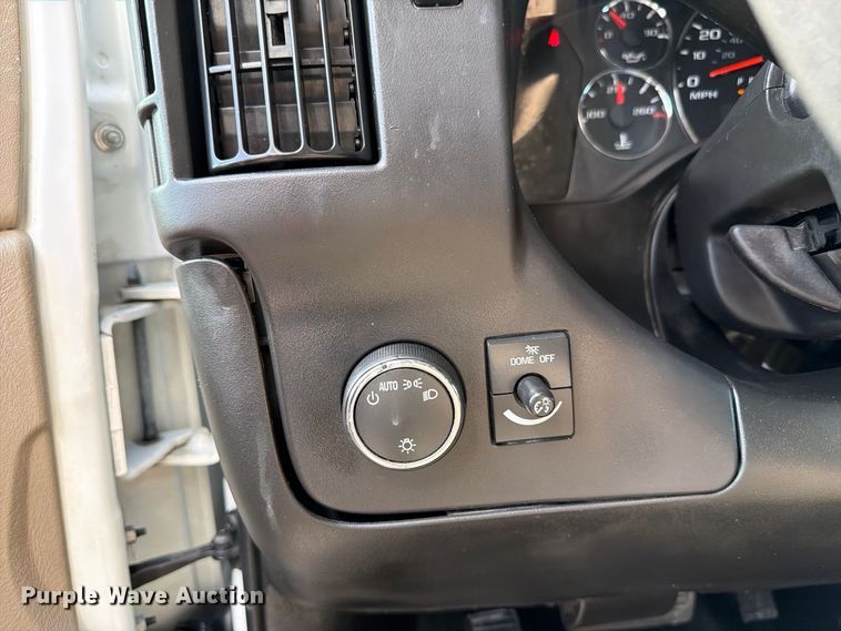 image for item FB5205 2016 Chevrolet Express 4500 box truck