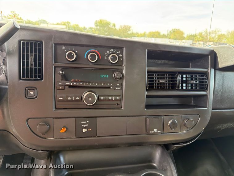 image for item FB5205 2016 Chevrolet Express 4500 box truck