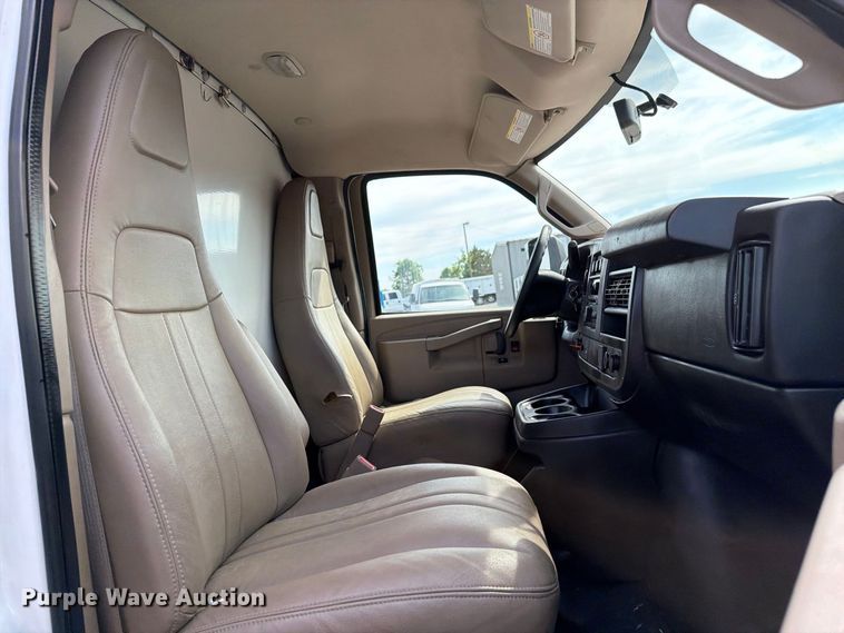 image for item FB5205 2016 Chevrolet Express 4500 box truck
