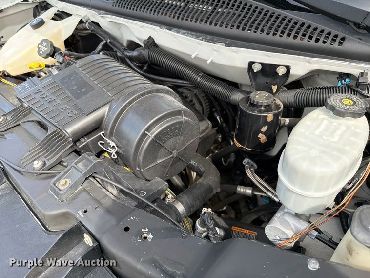 image for item FB5205 2016 Chevrolet Express 4500 box truck