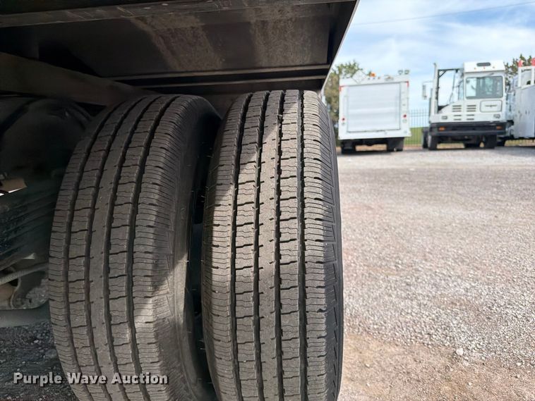 image for item FB5205 2016 Chevrolet Express 4500 box truck