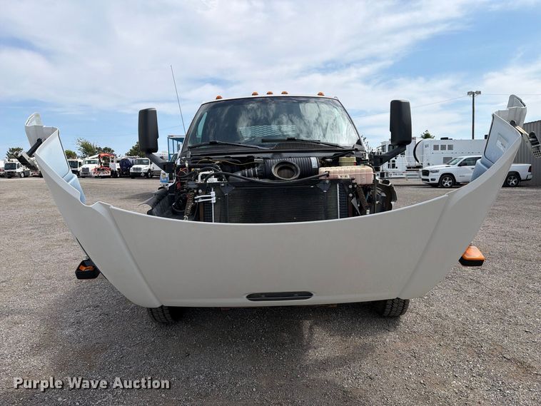 image for item FB5214 2008 Chevrolet C4500 Crew Cab flatbed truck