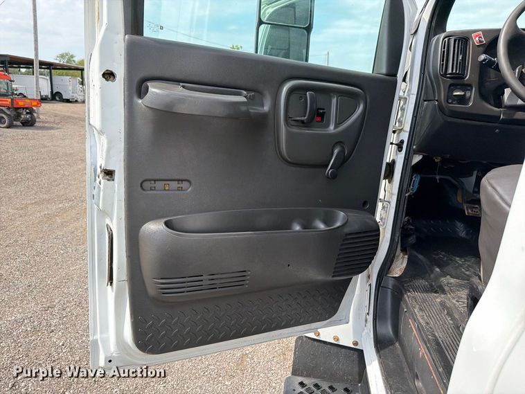 image for item FB5214 2008 Chevrolet C4500 Crew Cab flatbed truck