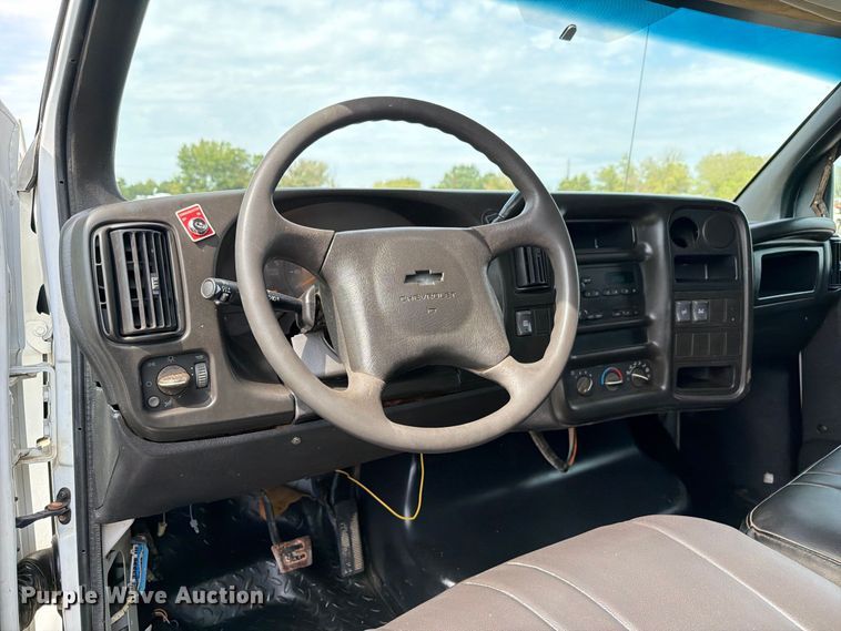 image for item FB5214 2008 Chevrolet C4500 Crew Cab flatbed truck
