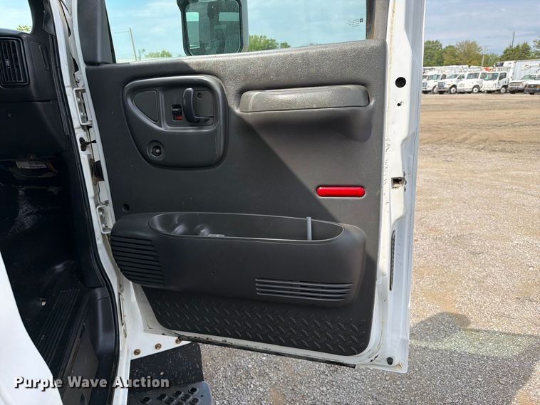 image for item FB5214 2008 Chevrolet C4500 Crew Cab flatbed truck